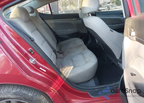 2017 Hyundai Elantra Se z USA, uszkodzony, nr VIN KMHD84LF6HU065565